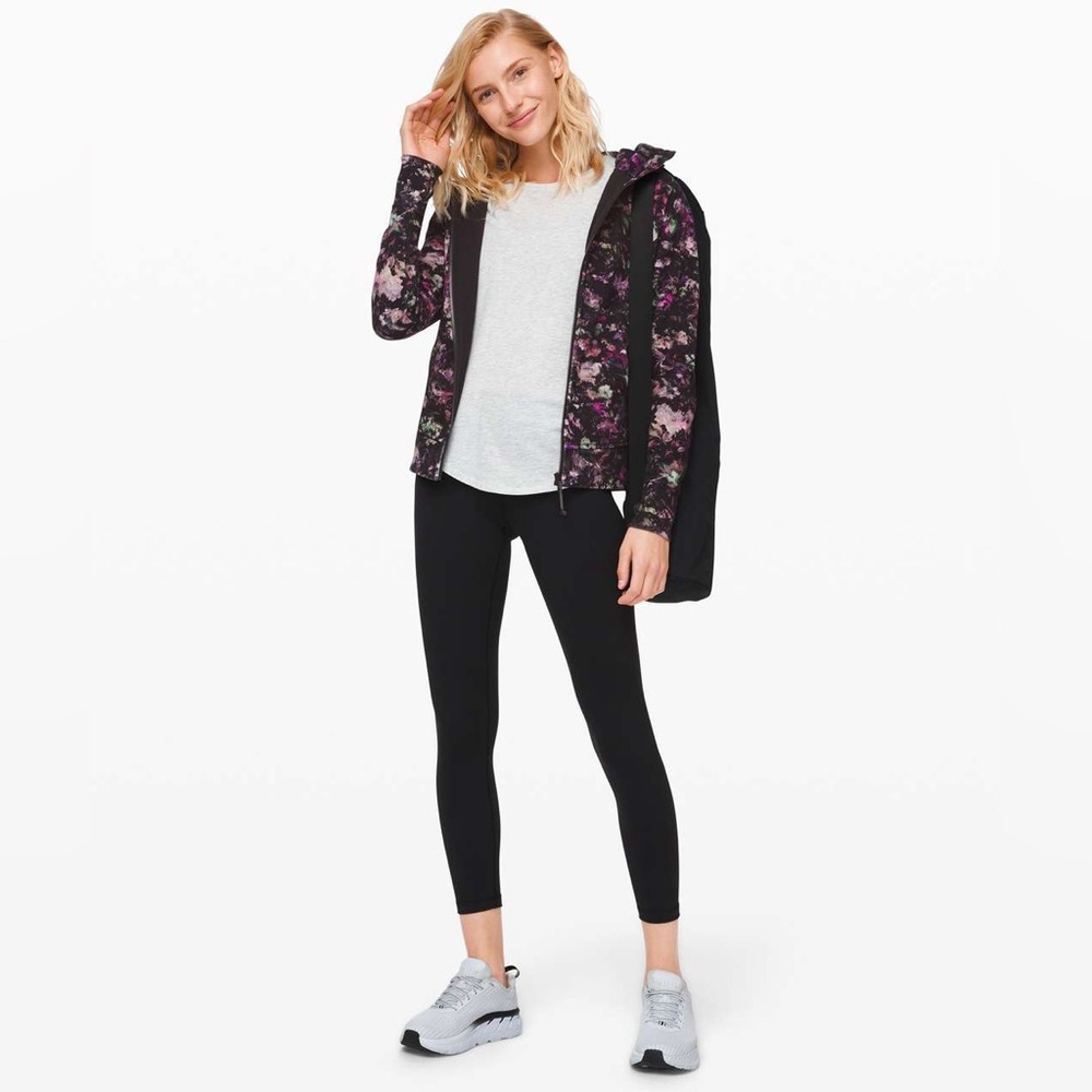 Lululemon Scuba Hoodie Light Cotton Fleece
Floral Illusion Antique White size 8